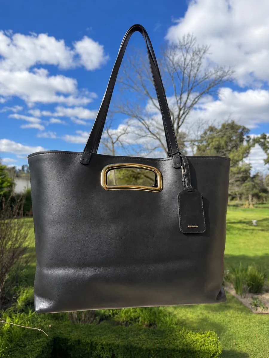 Bolso Tote Prada de Cuero Negro — imagen 1